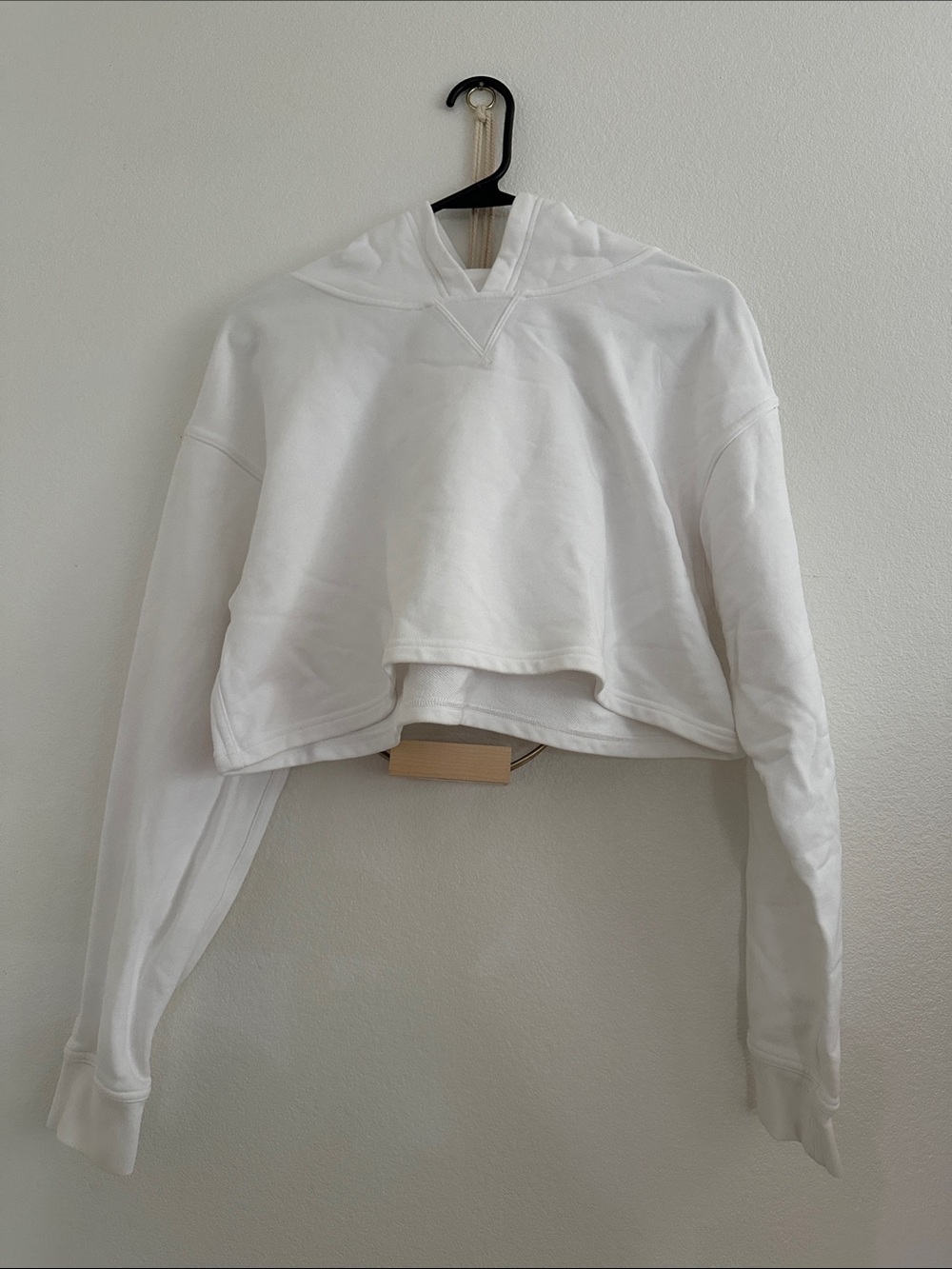 Lululemon Women's White Cropped Hoodie